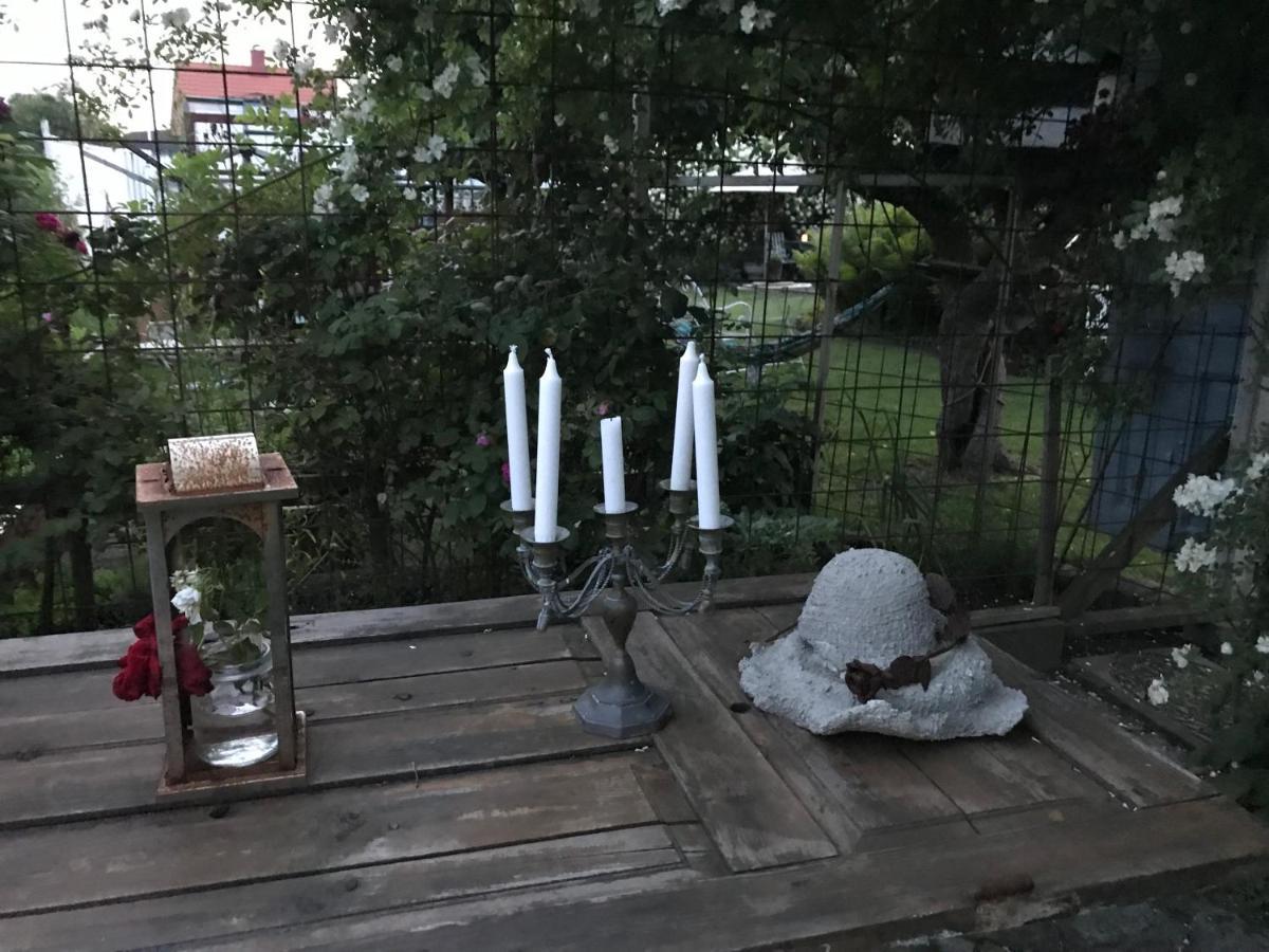 B&B Bland Ormbunkar Och Rosor 팔켄베리 외부 사진