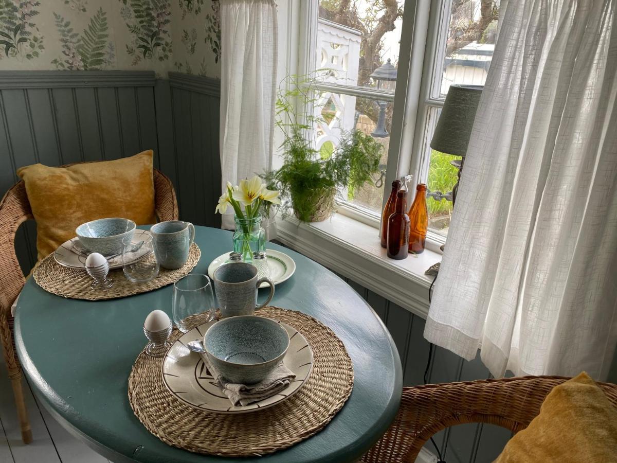 B&B Bland Ormbunkar Och Rosor 팔켄베리 외부 사진