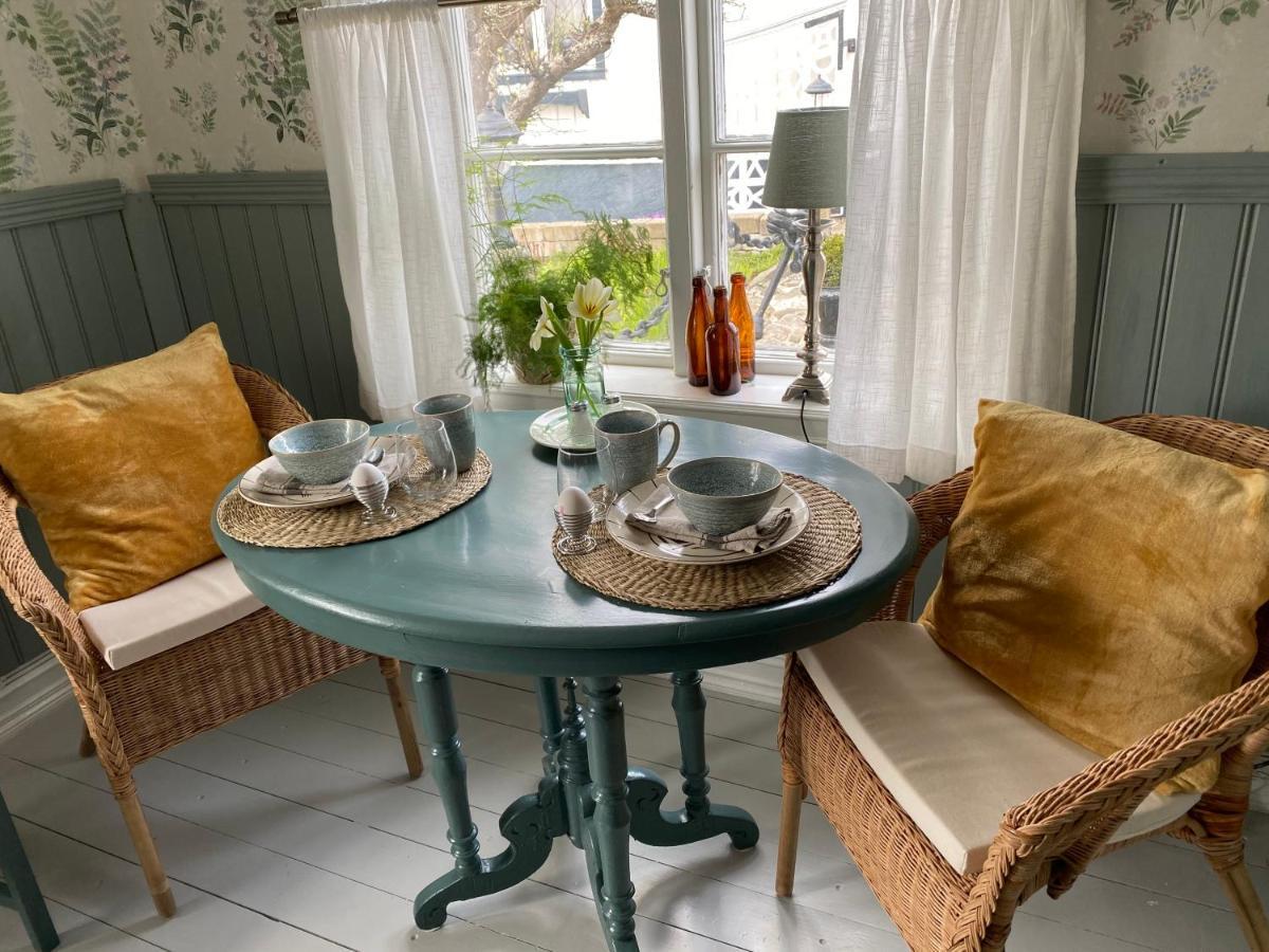 B&B Bland Ormbunkar Och Rosor 팔켄베리 외부 사진