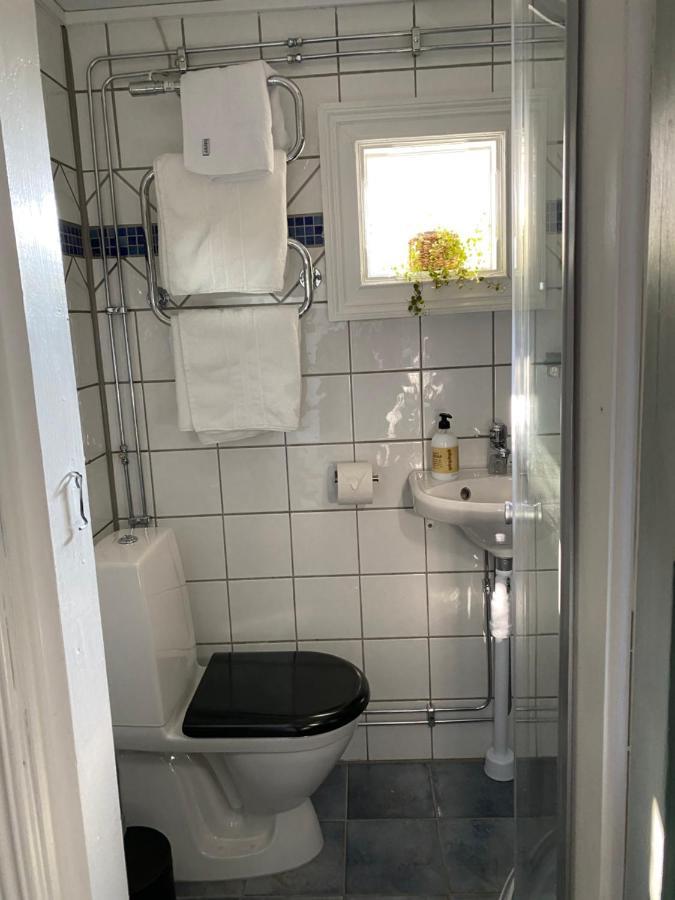 B&B Bland Ormbunkar Och Rosor 팔켄베리 외부 사진