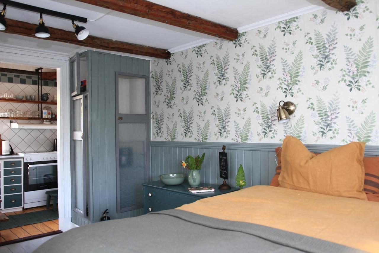 B&B Bland Ormbunkar Och Rosor 팔켄베리 외부 사진