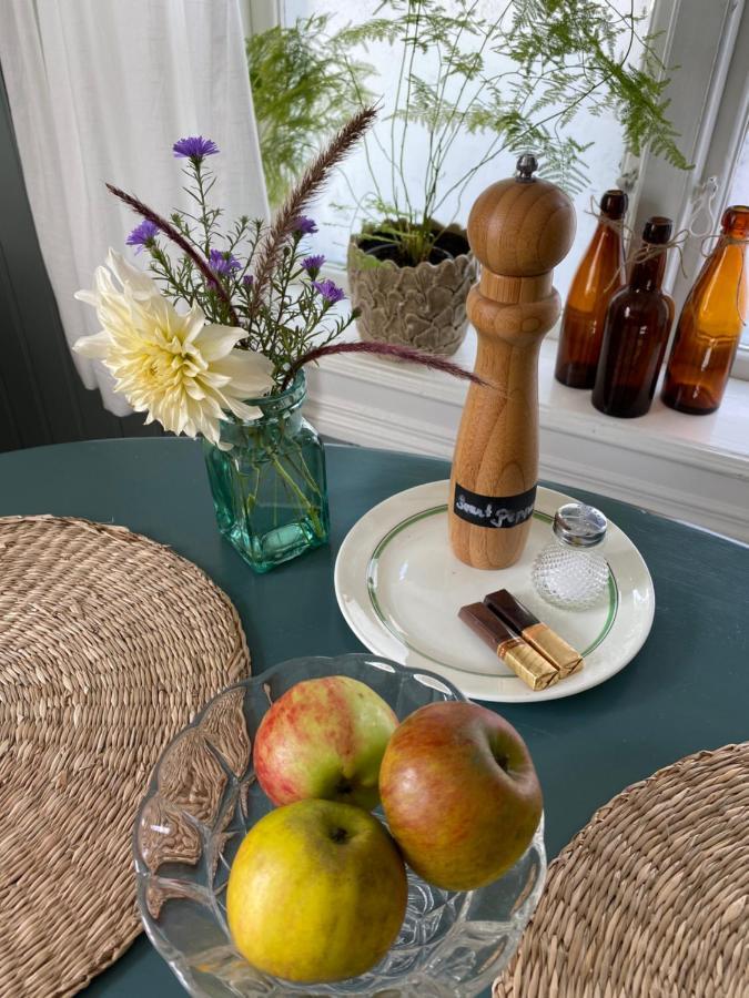 B&B Bland Ormbunkar Och Rosor 팔켄베리 외부 사진