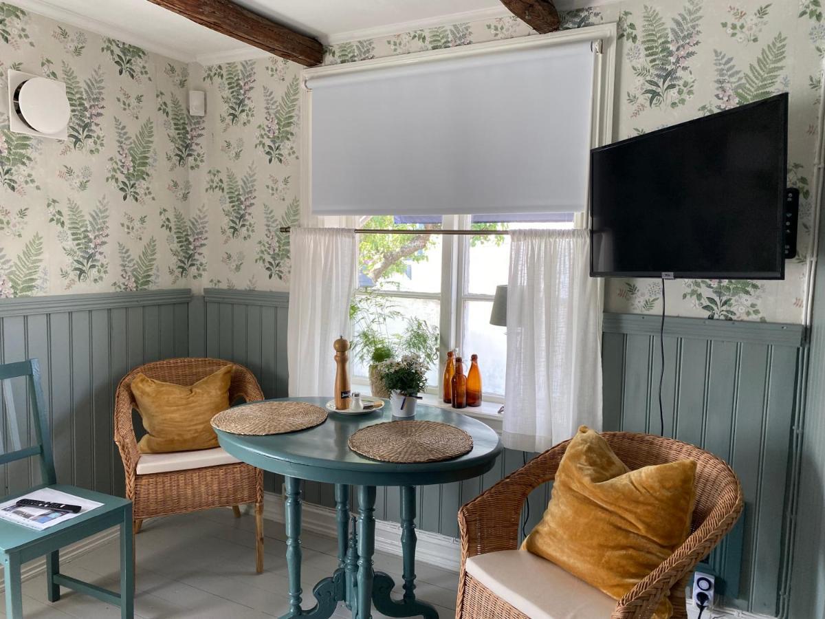 B&B Bland Ormbunkar Och Rosor 팔켄베리 외부 사진